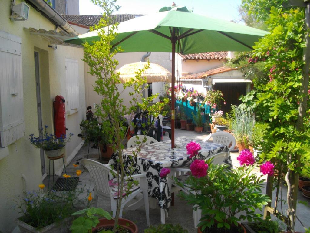 Le Parisien Saintes Quarto foto