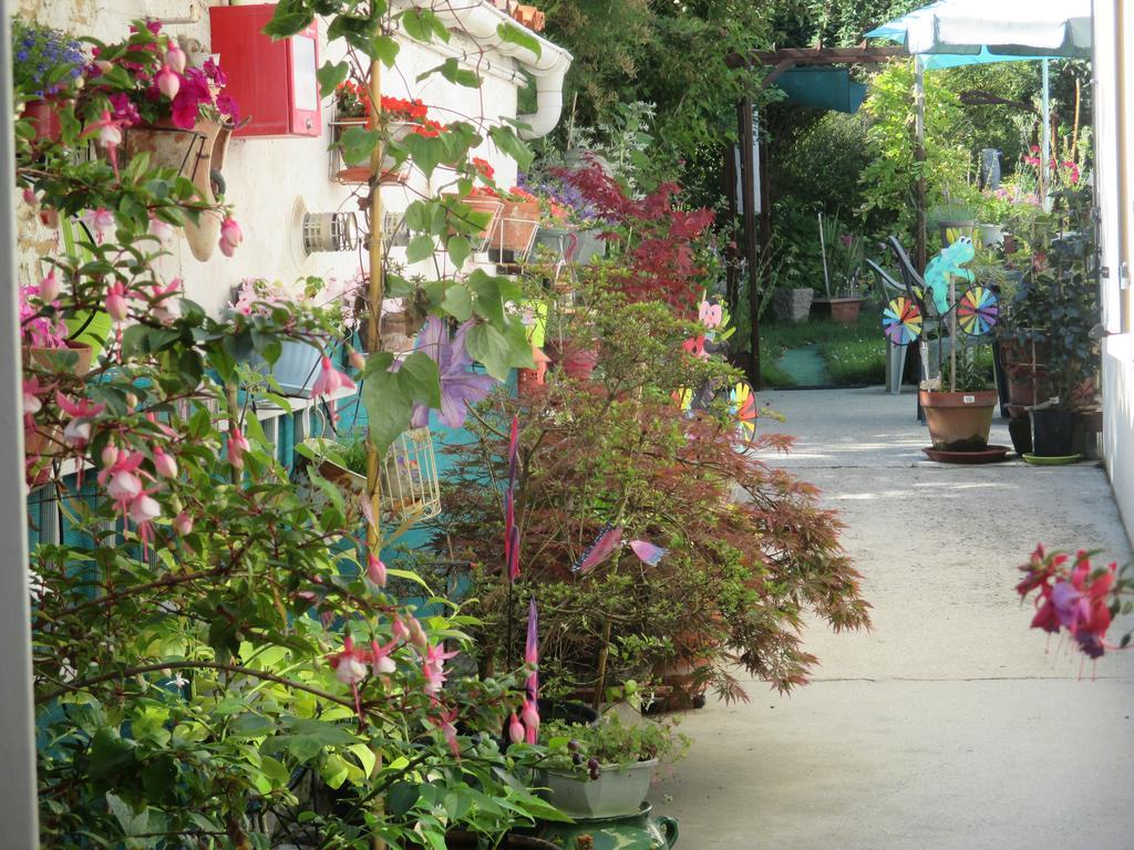 Le Parisien Saintes Exterior foto