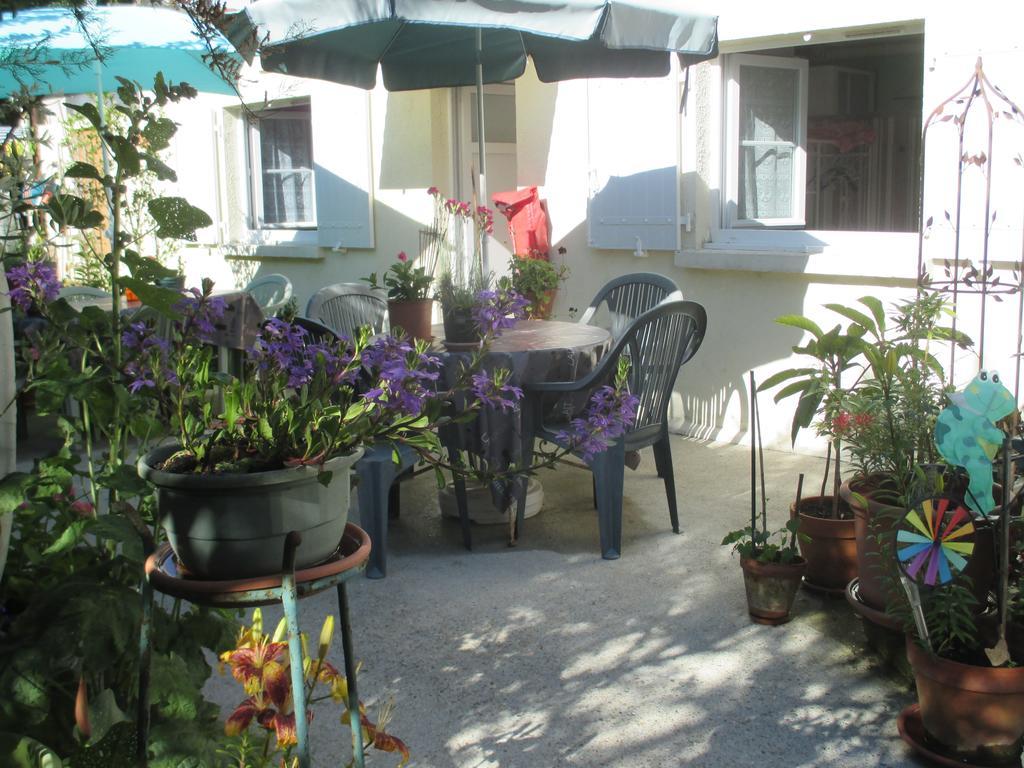 Le Parisien Saintes Exterior foto